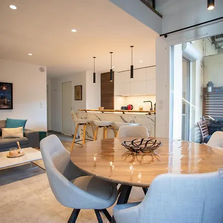 Duplex Contemporain En Bord De Ac Parking *